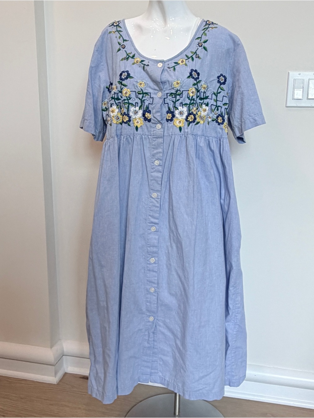 Go Softly Patio Dress Womens Large Blue Chambray Floral Embroidered Pockets